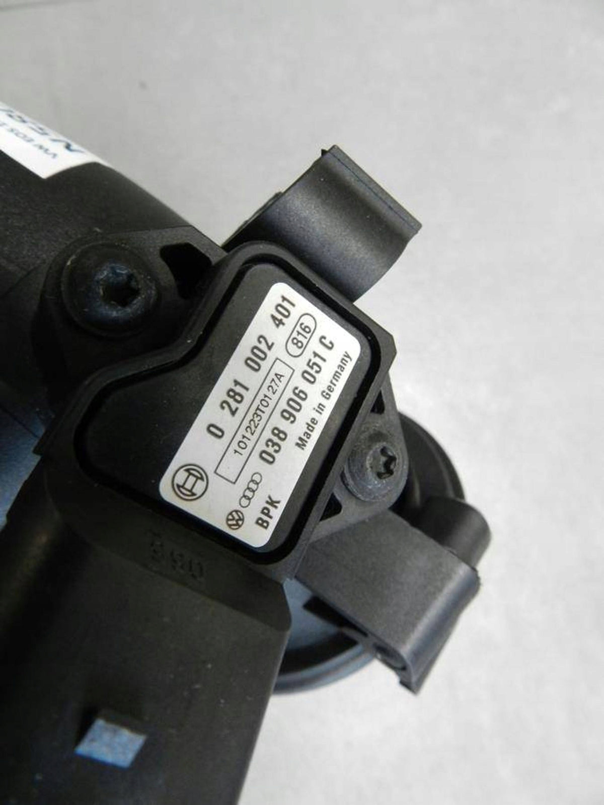 Volkswagen Eos intake pipe 03C145861E