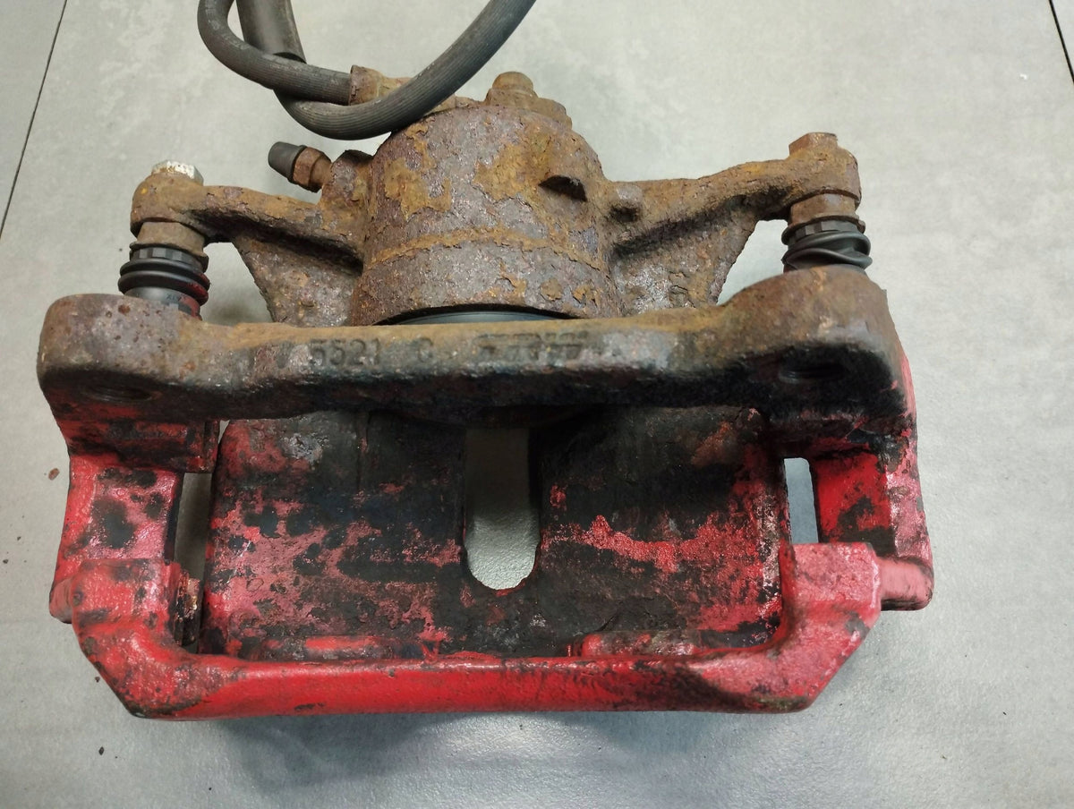 Volkswagen Golf VII Brake caliper left front yoke 8V0615123 8V0615125