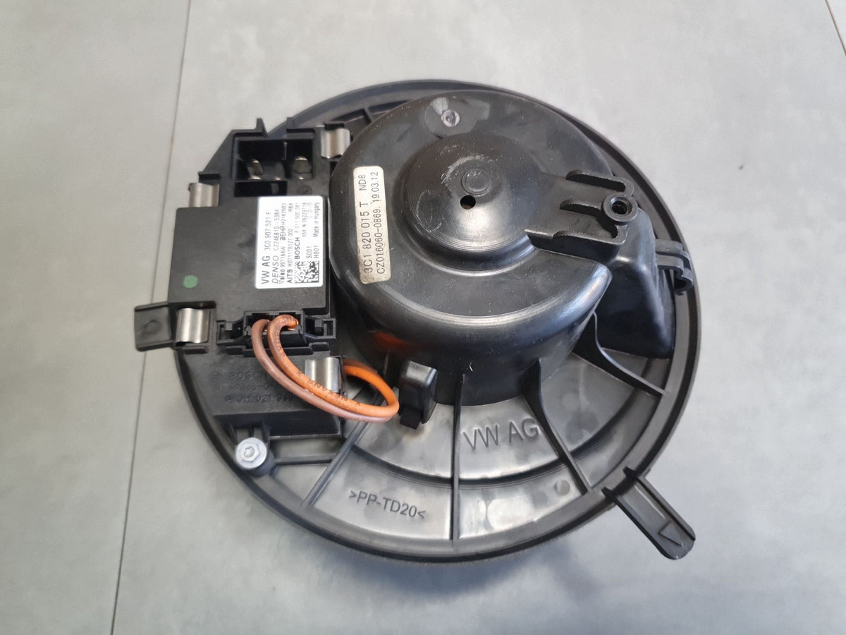 Volkswagen PASSAT CC Air supply blower 3C1820015T