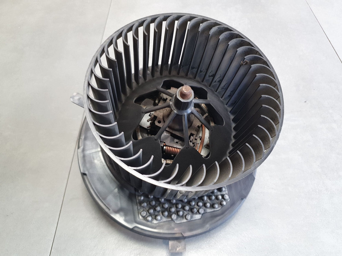 Volkswagen PASSAT CC Air supply blower 3C1820015T
