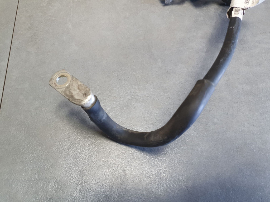Volkswagen PASSAT CC Clamp minus 1K0915181H
