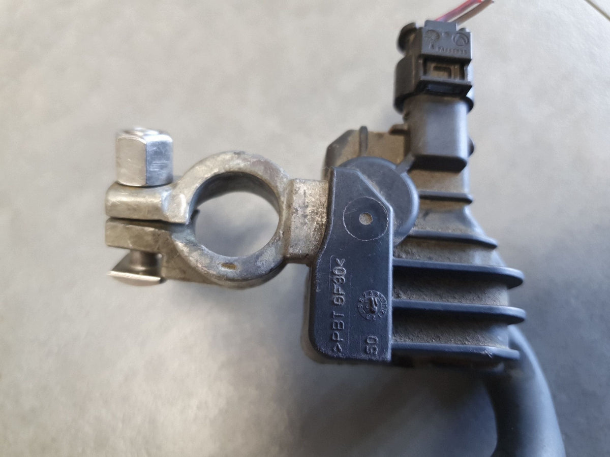 Volkswagen PASSAT CC Clamp minus 1K0915181H