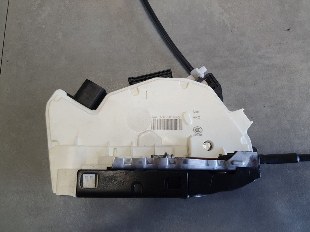 Volkswagen PASSAT CC Door lock right rear 5N0839016G