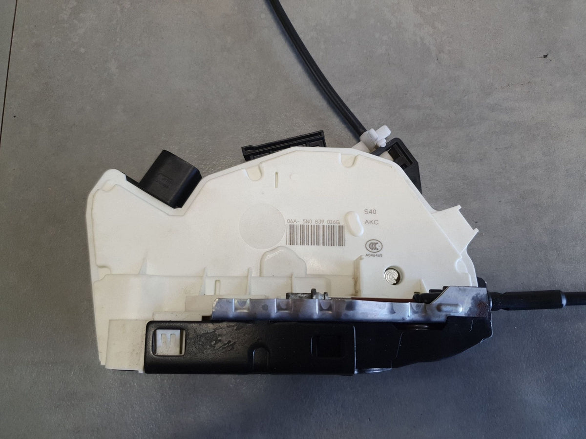 Volkswagen PASSAT CC Door lock right rear 5N0839016G