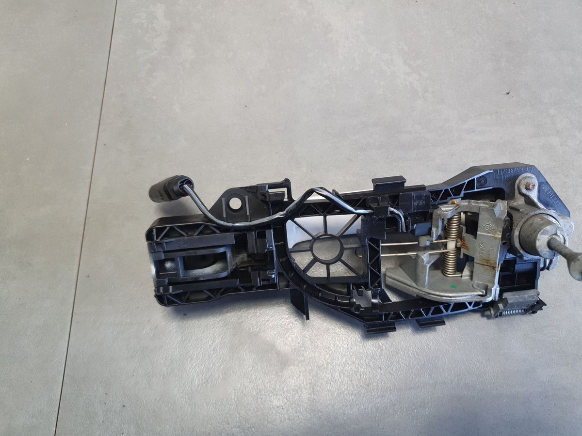 Volkswagen PASSAT CC Exterior door handle left front lb9a 3C0837885H