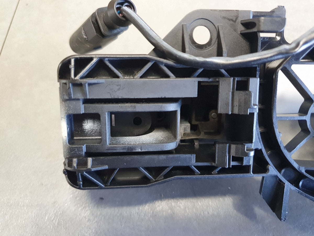 Volkswagen PASSAT CC Exterior door handle left front lb9a 3C0837885H
