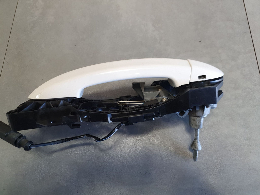 Volkswagen PASSAT CC Exterior door handle left front lb9a 3C0837885H