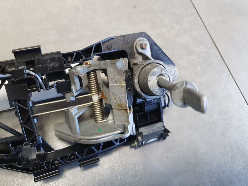 Volkswagen PASSAT CC Exterior door handle left front lb9a 3C0837885H
