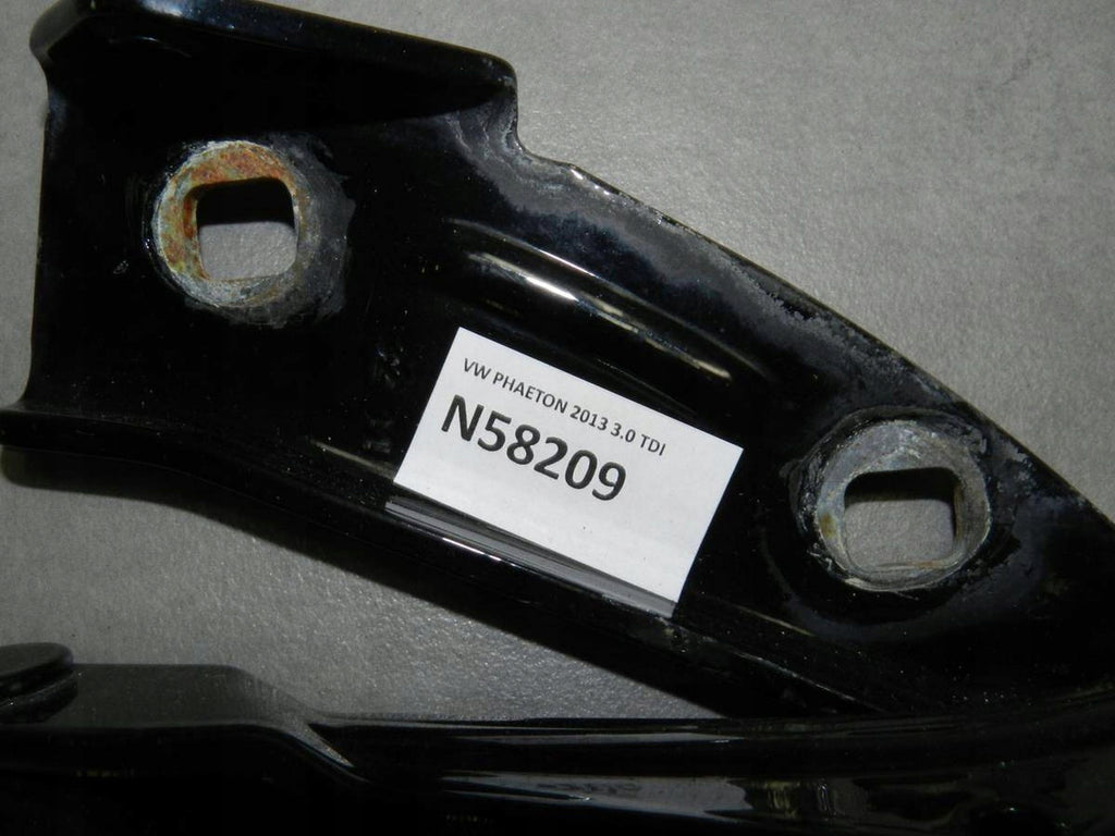 Volkswagen Phaeton Mask hinges right 3D0823302F
