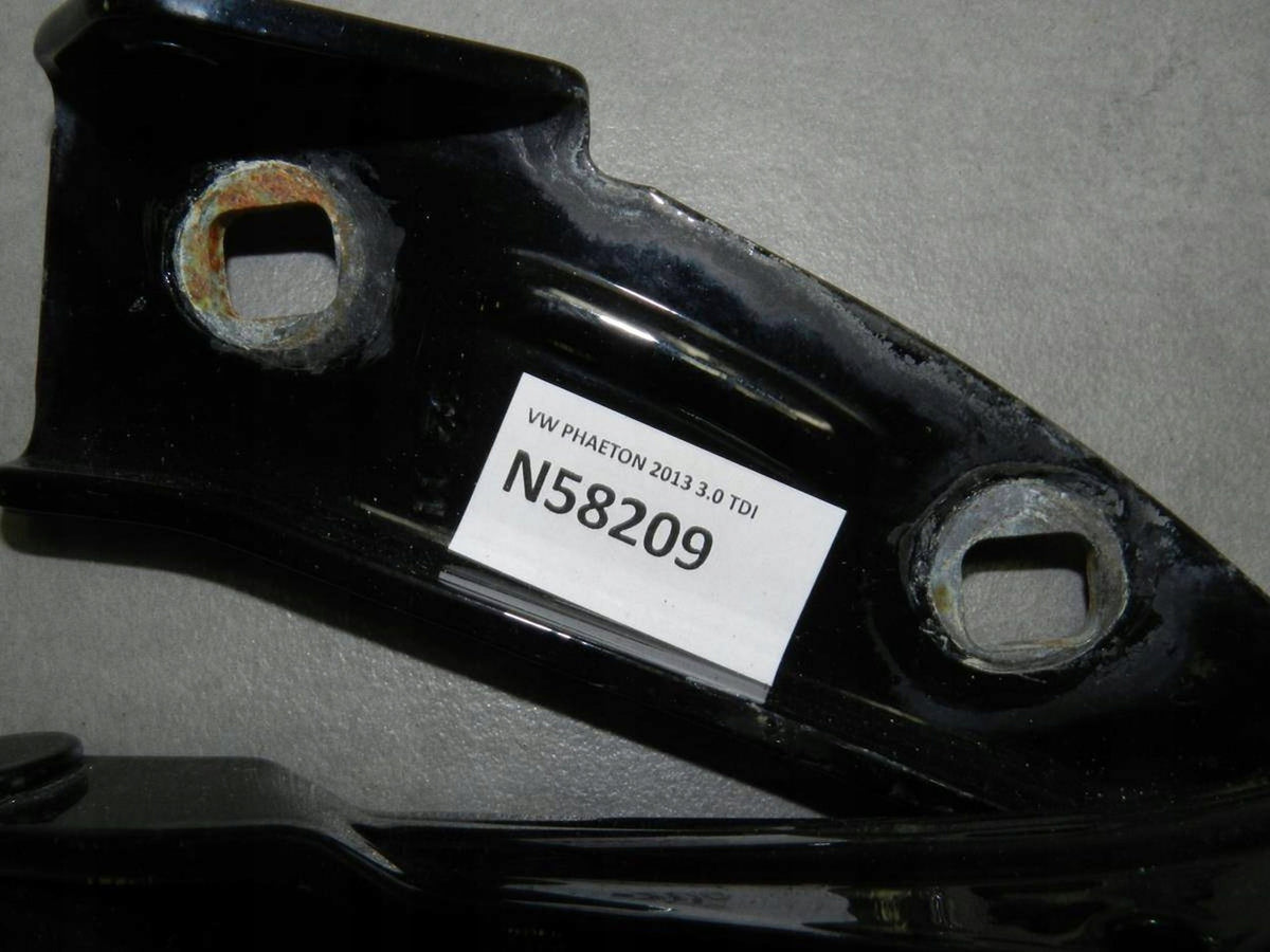 Volkswagen Phaeton Mask hinges right 3D0823302F